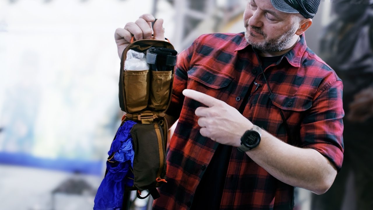Bushcraftowe nowości: apteczka, kurtka, koszula i specjalny szal - targi IWA 2024