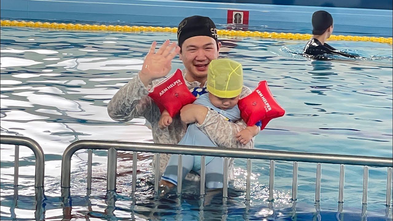 Makochan pertamakali renang bareng papa dan sensei‼️