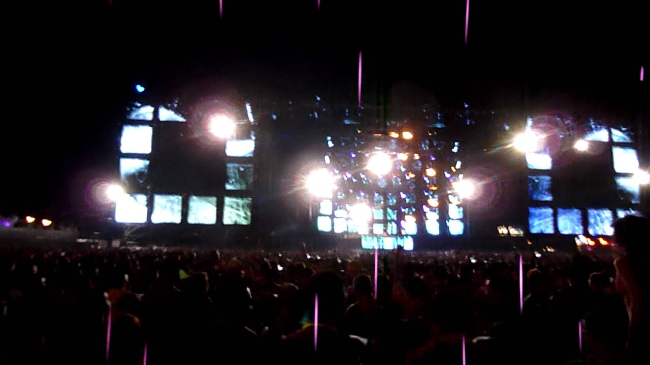 Tiesto playing Calvin Harris - Awooga Flashback (Mash-Up)@ EDC Las Vegas 2011