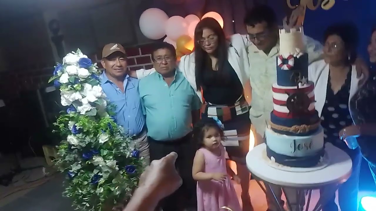 Tomarse su foto de tio jose su cumpleaños