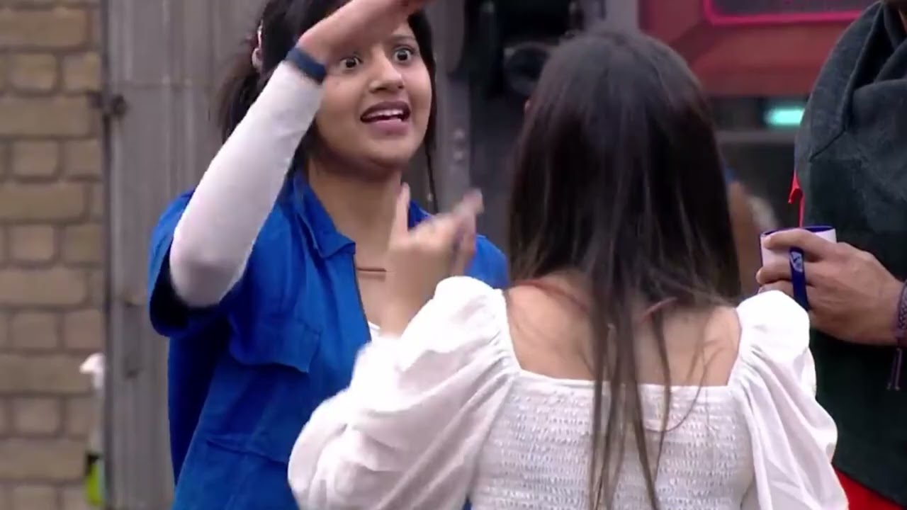Teri Pappi Le Lungi | Anjali Arora & Azma Fallah Fight | Lock Upp | Poonam Pandey | Kangana Ranaut