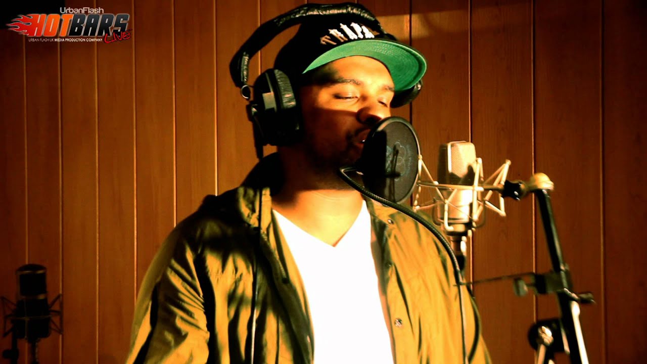 Blade Brown - Urban Flash - #HotBarsLive Season 3 Ep1 (www.UrbanFlash.net)