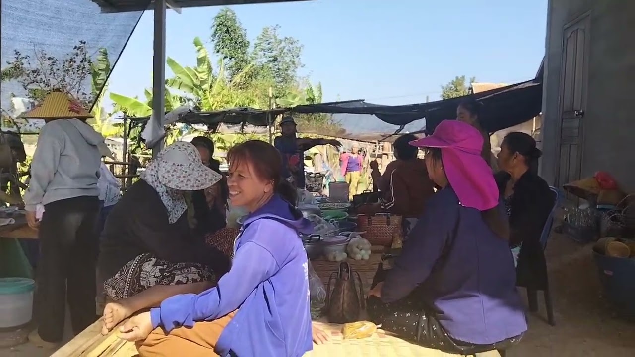 พากันไปแจกกล้วยให้ด้วยไงใจดีที่สนับสนุนกล้วยฉาบเจ๊เจ็บ