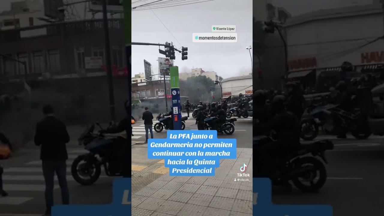 Momentos tensos entre Piquetero y fuerzas policiales #milei #patriciabullrich #piqueteros