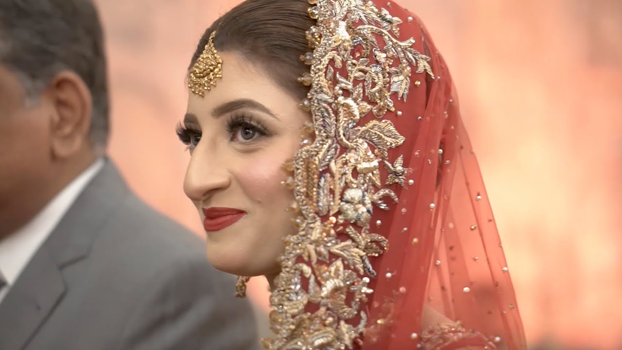 Suna Hai Log Use Aankh Bhar Ke Dekhte Hain So Ukse Shehar Main Kuch Din Thehar Ke Dekhte Hain.