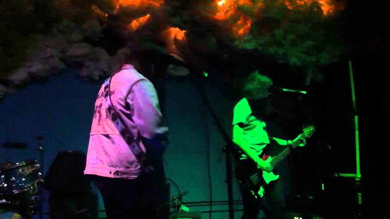Las Robertas at Glasslands
