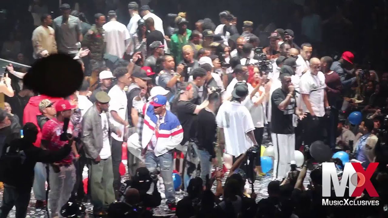 Puff Daddy & The Family Performs 