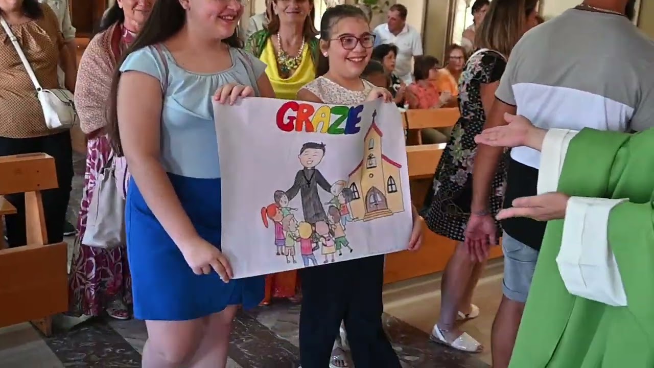 FLORIANO RICEVE IL SALUTO E L'ABBRACCIO DEI FEDELI