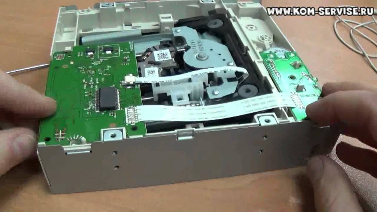 Разборка и Чистка оптический сд двд привод ПК, если он плохо работает.
