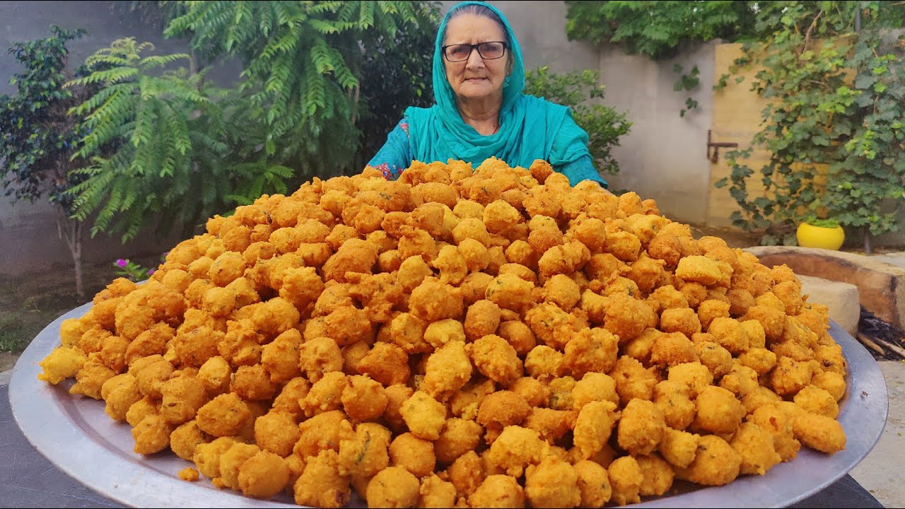 PAKODE | Moong Dal Pakora Recipe | Indian Street Food | Veg Village food