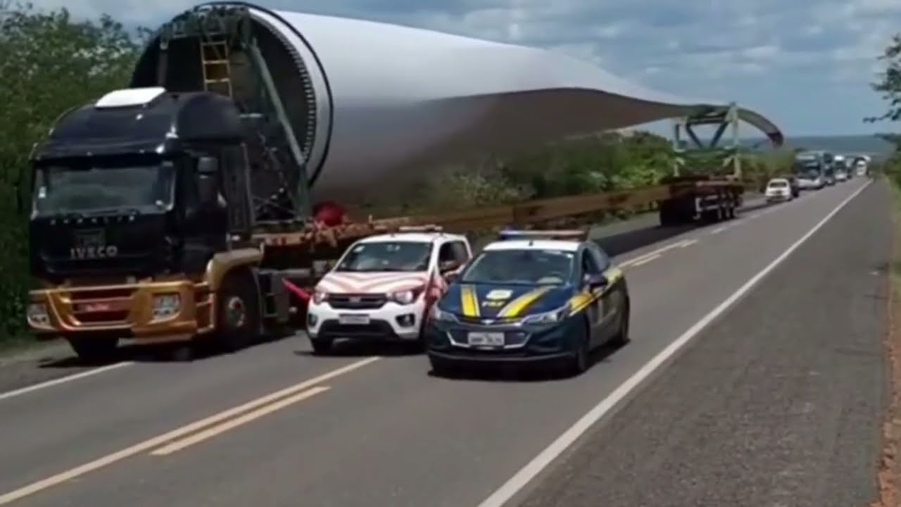 Crazy Wind Turbines Blade Transportation Incidents and Incredible Driving Skills