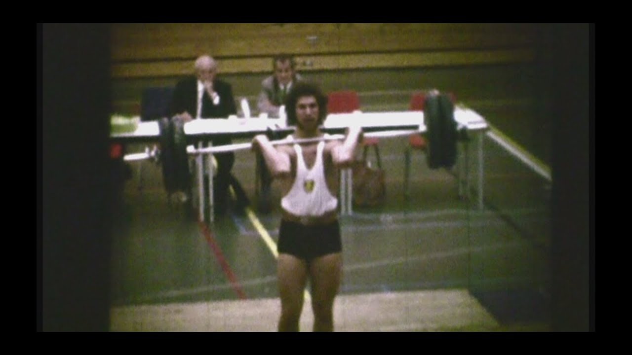 Wedstrijd gewichtheffen (ca. 1975) met o.a. Klaas de Vries