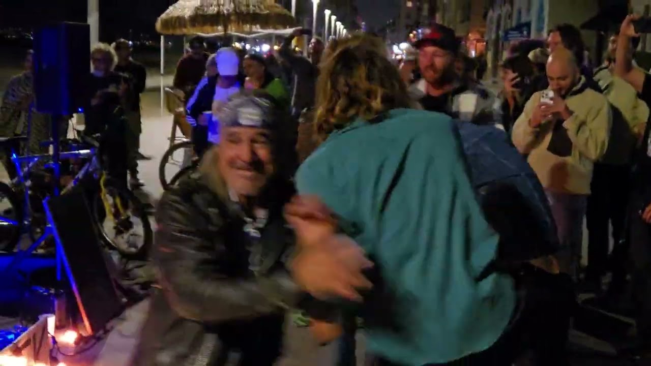 Mike Watt (Minutemen) live on The Venice Beach Boardwalk