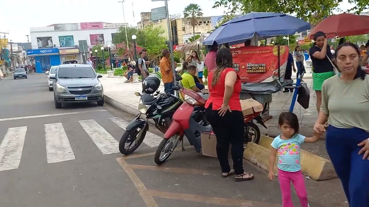 muito movimento Aqui no comércio no,centro de picos piaui?