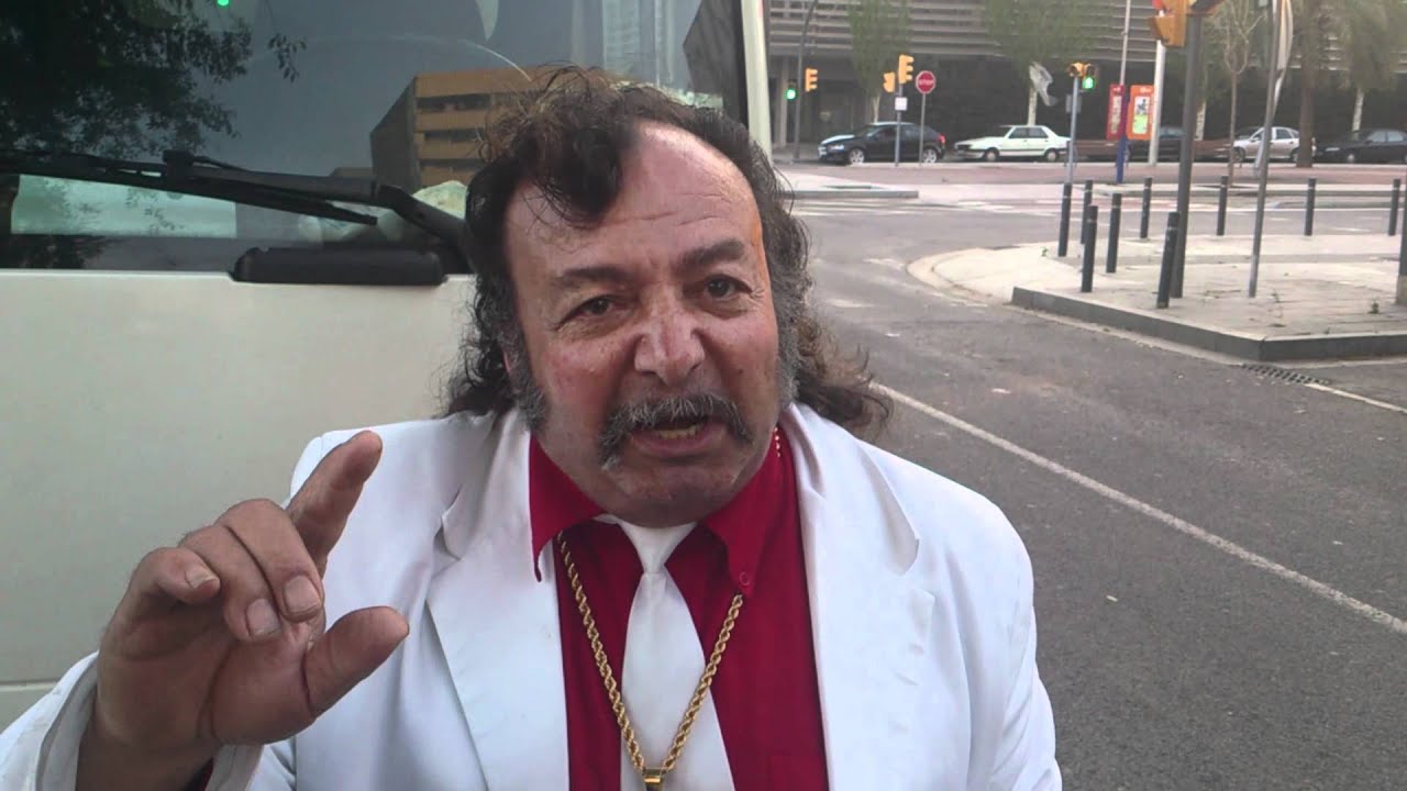 el polito enseña su camion.mp4