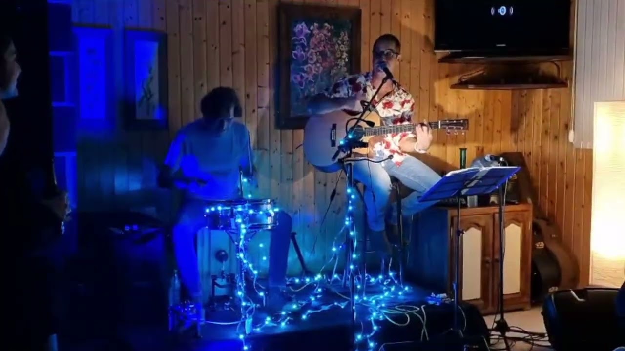 Óscar Sanz con Santiago de la Quintana en acústico