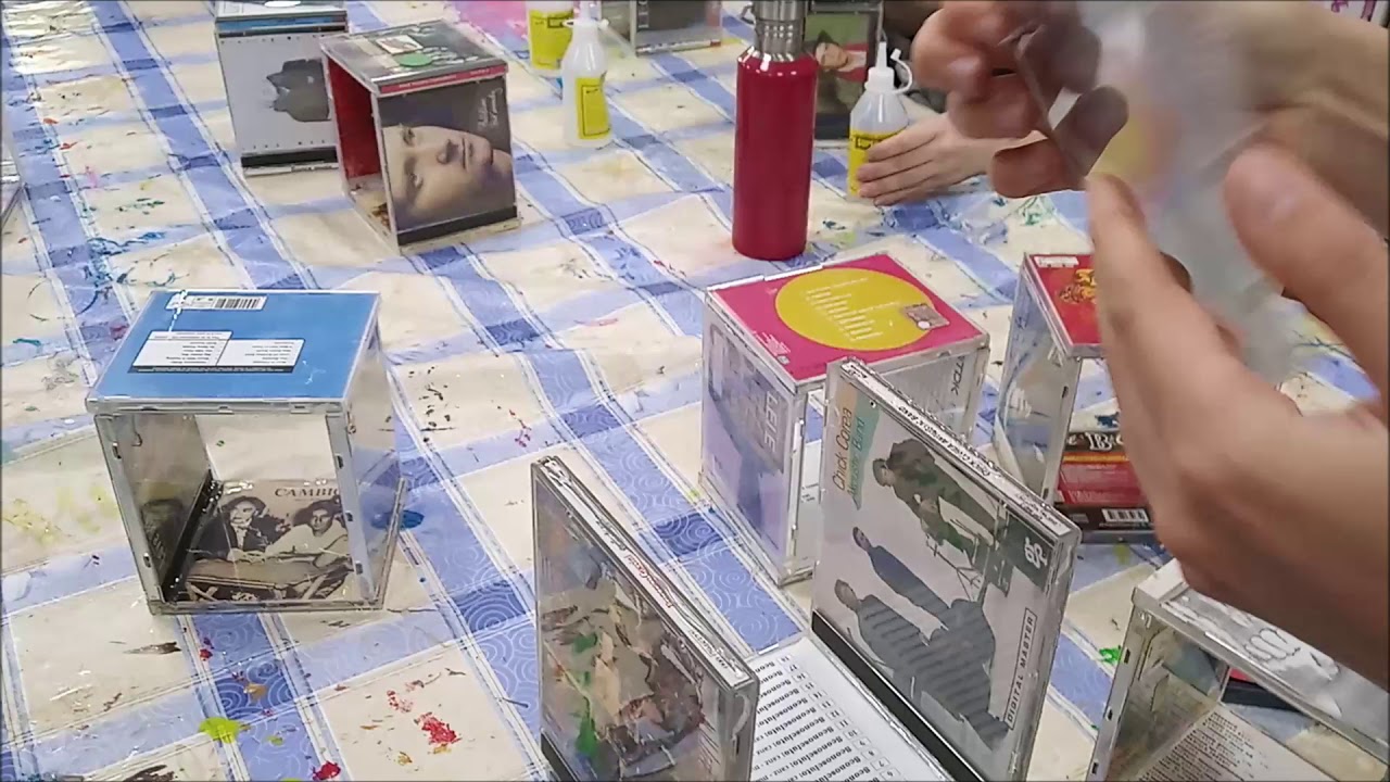 Tutorial: mensole decorative con le custodie dei CD
