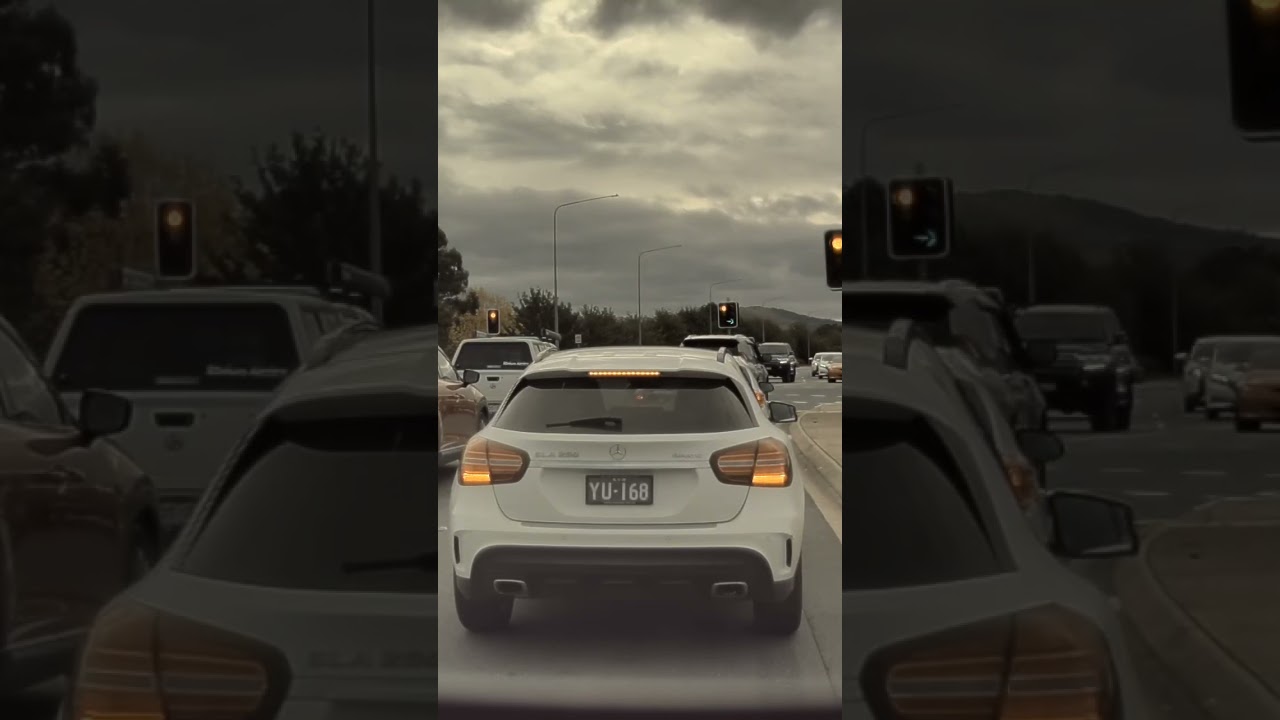 This person was looking at their phone‼️ 📱 👀