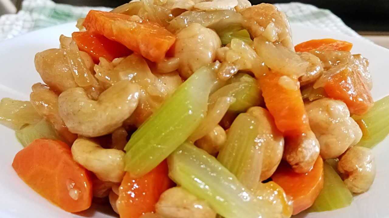 Stir-fried Chicken with Celery and Roasted Cashew Nuts