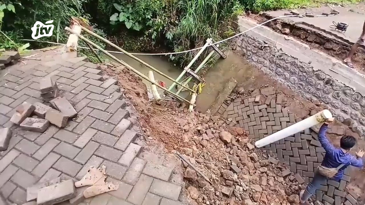 Pasca Ambrolnya Jembatan, BPBD Bantu Siapkan Jembatan Darurat