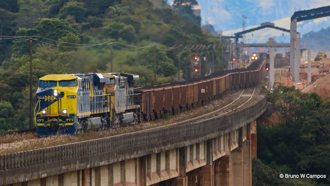 Trem partindo do Complexo Ferroviário do P1-7 e P1-8 com 3 tipos de locomotivas ES44ACi,AC44i e SD70