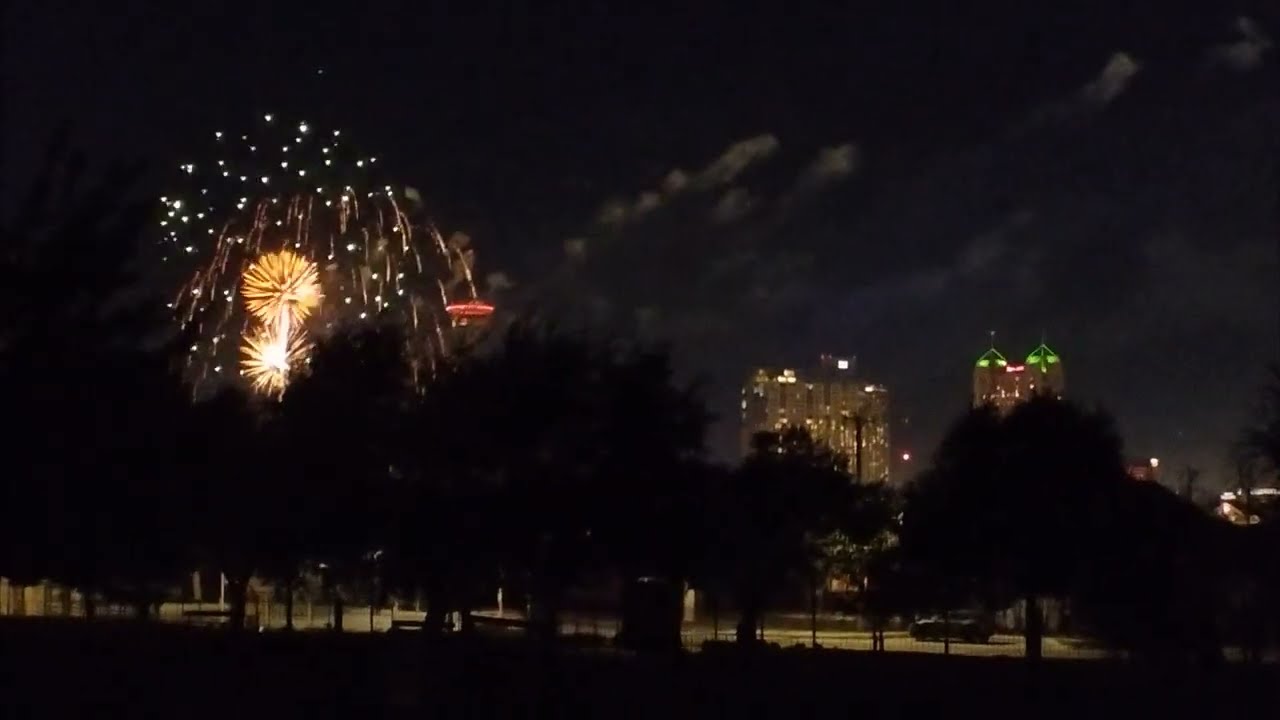 New Year fireworks! 🎇 2026 San Antonio TX, Lockwood Park. 