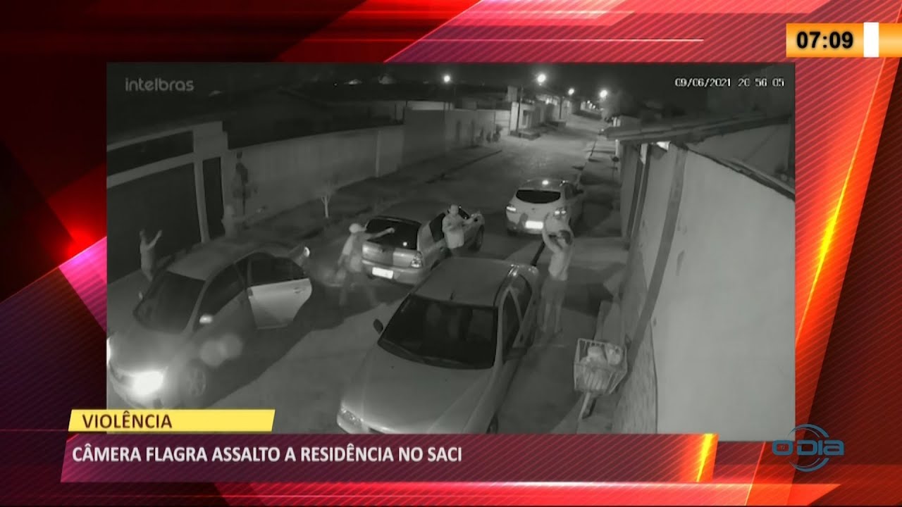 C&acirc;mera registra assalto a resid&ecirc;ncia no bairro Saci 11 06 2021