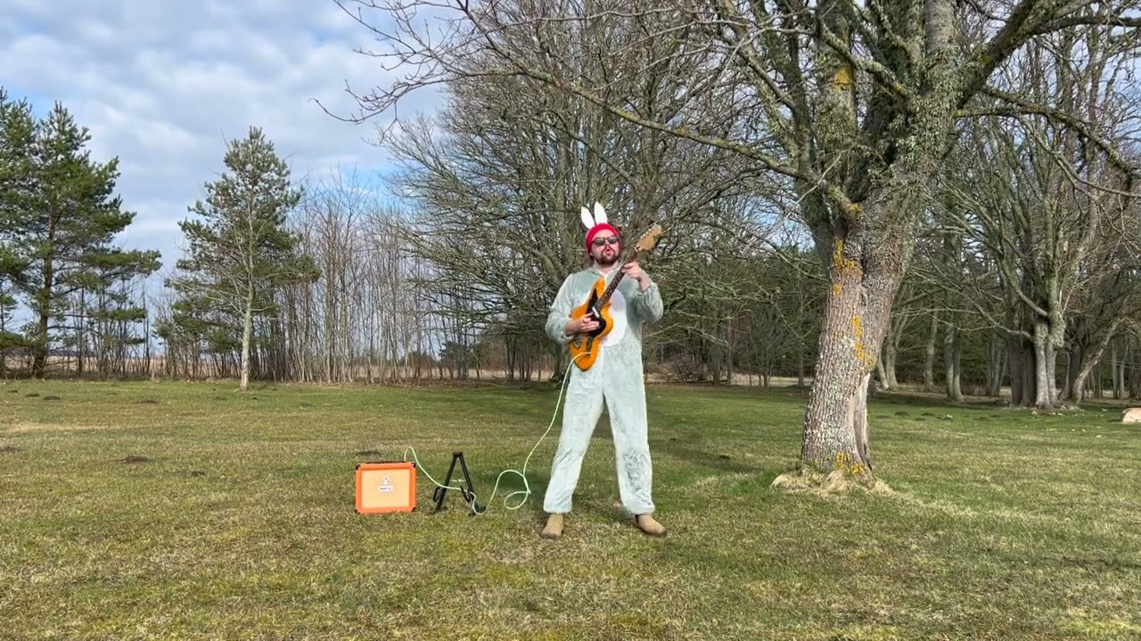 skolotājs Jānis- Viltnieciņš (Zaķītis garausis)