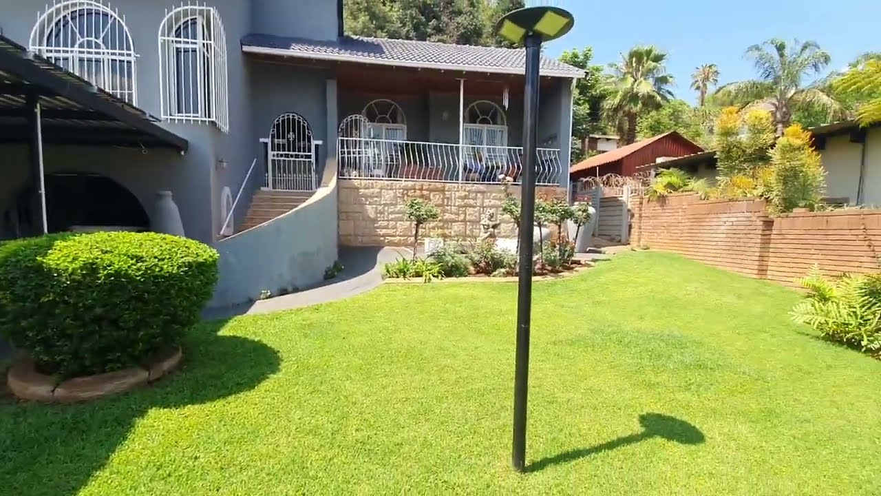 #7331125 - Stunning Freestanding Family Home With A View!