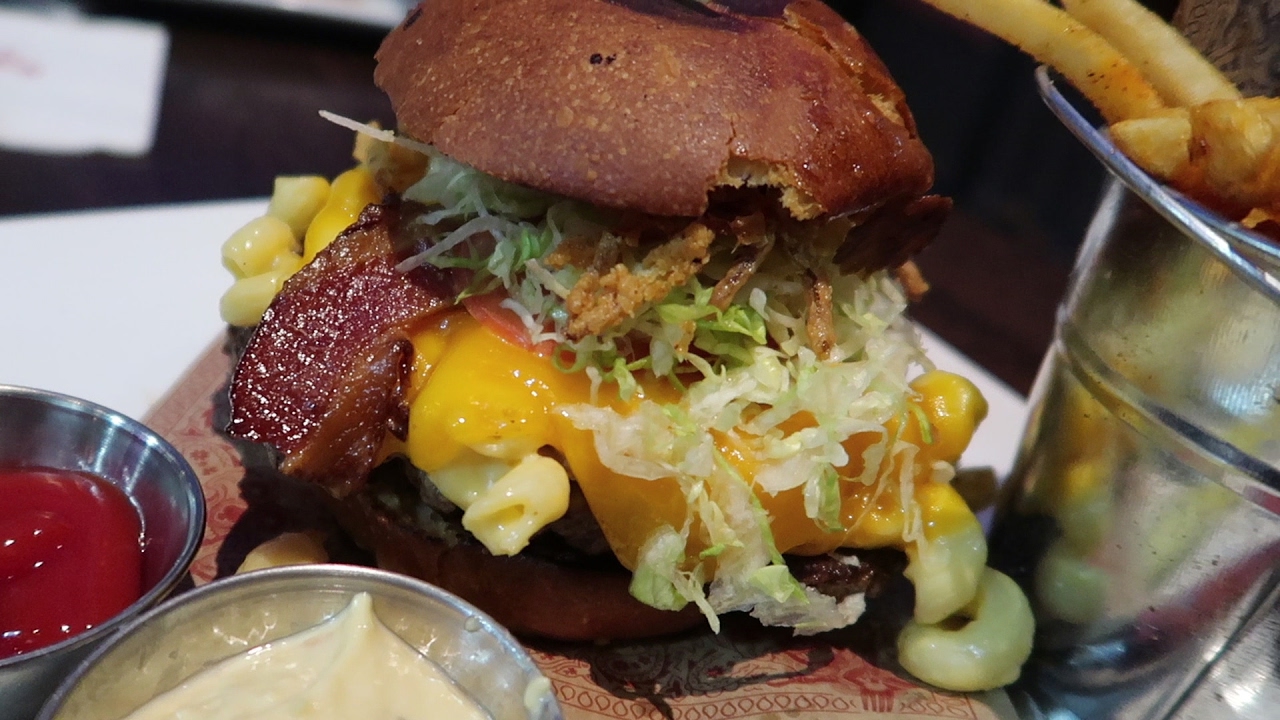 Planet Hollywood Orlando In Disney Springs Food Review | I Took A Trip To Flavor Town & I Regret It.