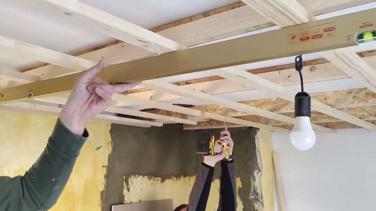 ZELF EEN VERLAAGD GIPSPLATEN PLAFOND AANBRENGEN VAN KNAUF #timmerman #plafond