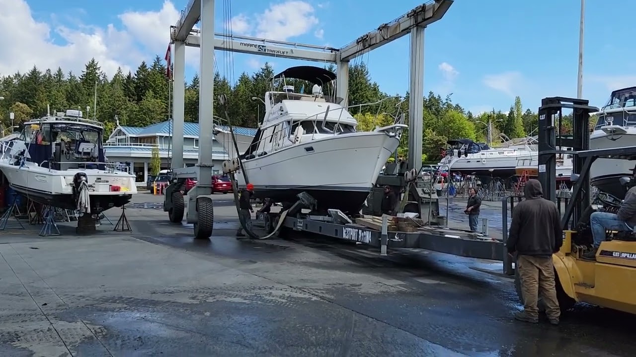 1989 Bayliner 3288 West Rover Re-Launched Westport Marina Post Hull Paint & New Zincs - 19 May 2022