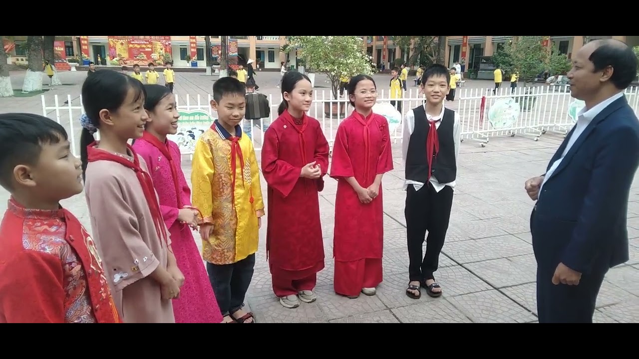 Các con chúc thầy đầu xuân năm mới...
