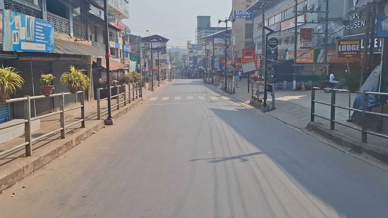 പൊതുഗതാഗതം സ്തംഭിച്ചു, കടകൾ അടഞ്ഞു കിടന്നു; ദേശീയ പണിമുടക്ക് വടകരയിൽ പൂർണം