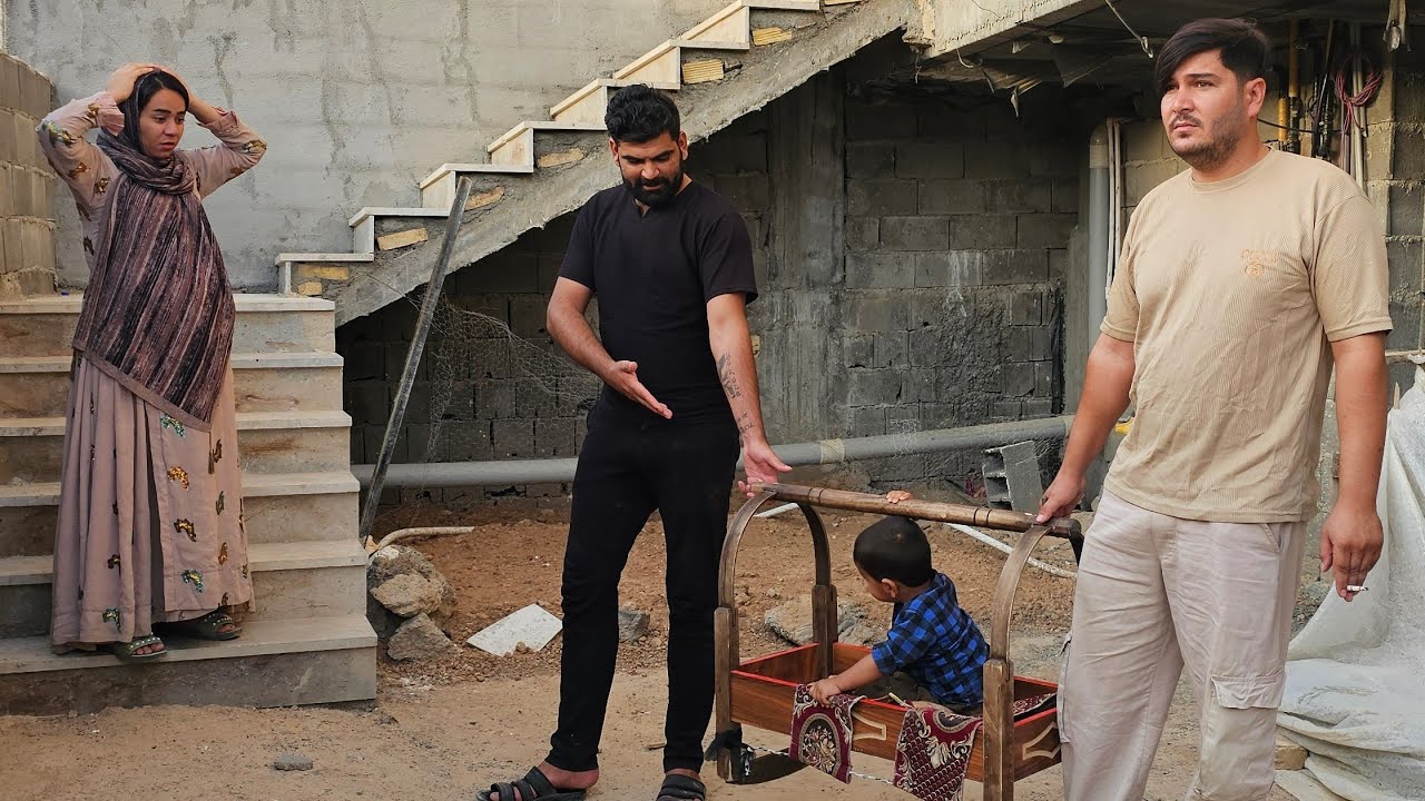 Razieh asks Mehdi to rent a house so they can live separately