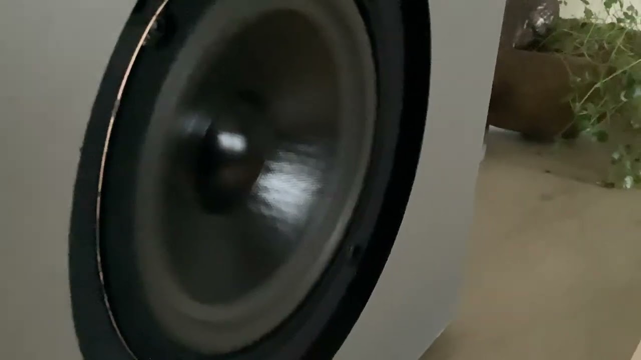 Subwoofer bass test low power