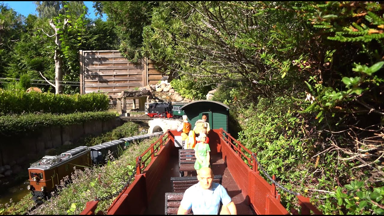 Cabriofahrt über Ralf`s Hamburger Gartenbahn