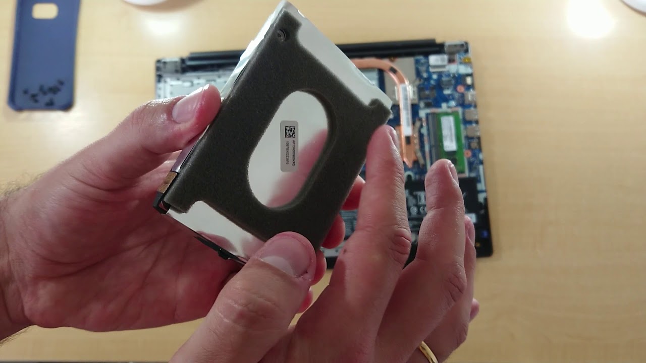 Lenovo Ideapad 320 De Um Inscrito Do Canal Todo o Processo De Troca Do HD Por SSD no CADDY