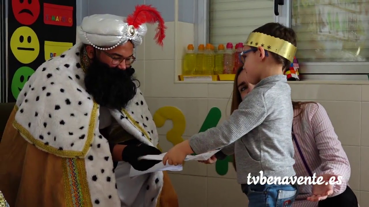 Los Reyes Magos visitan el Colegio Virgen de la Vega