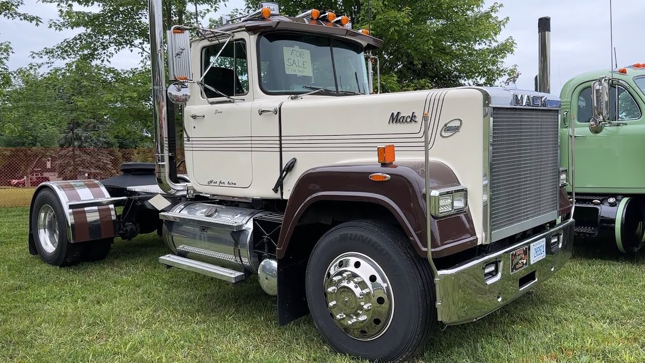 Amazing Restauration 1988 Mack Superliner