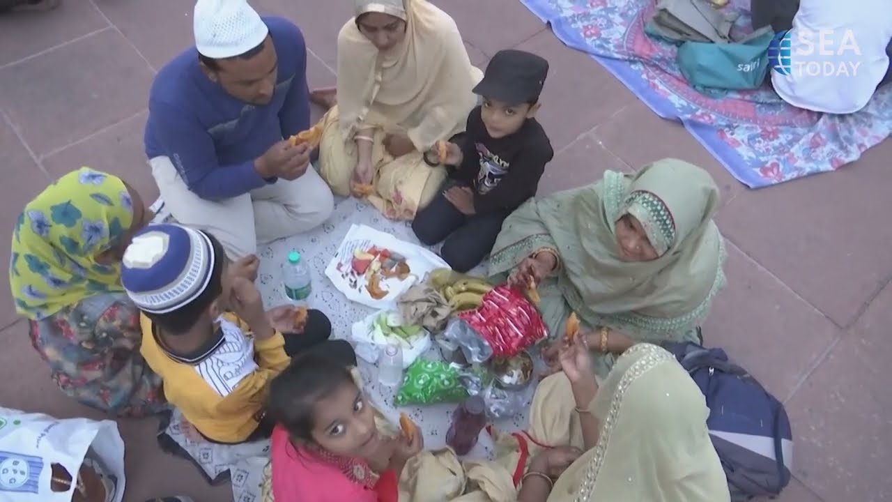 Muslims In India Gather For Iftar