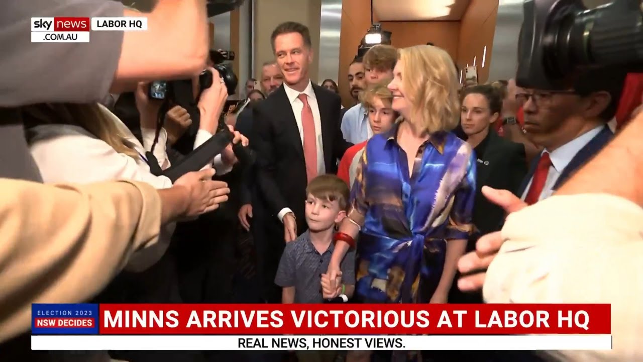 Chris Minns arrives victorious at Labor HQ