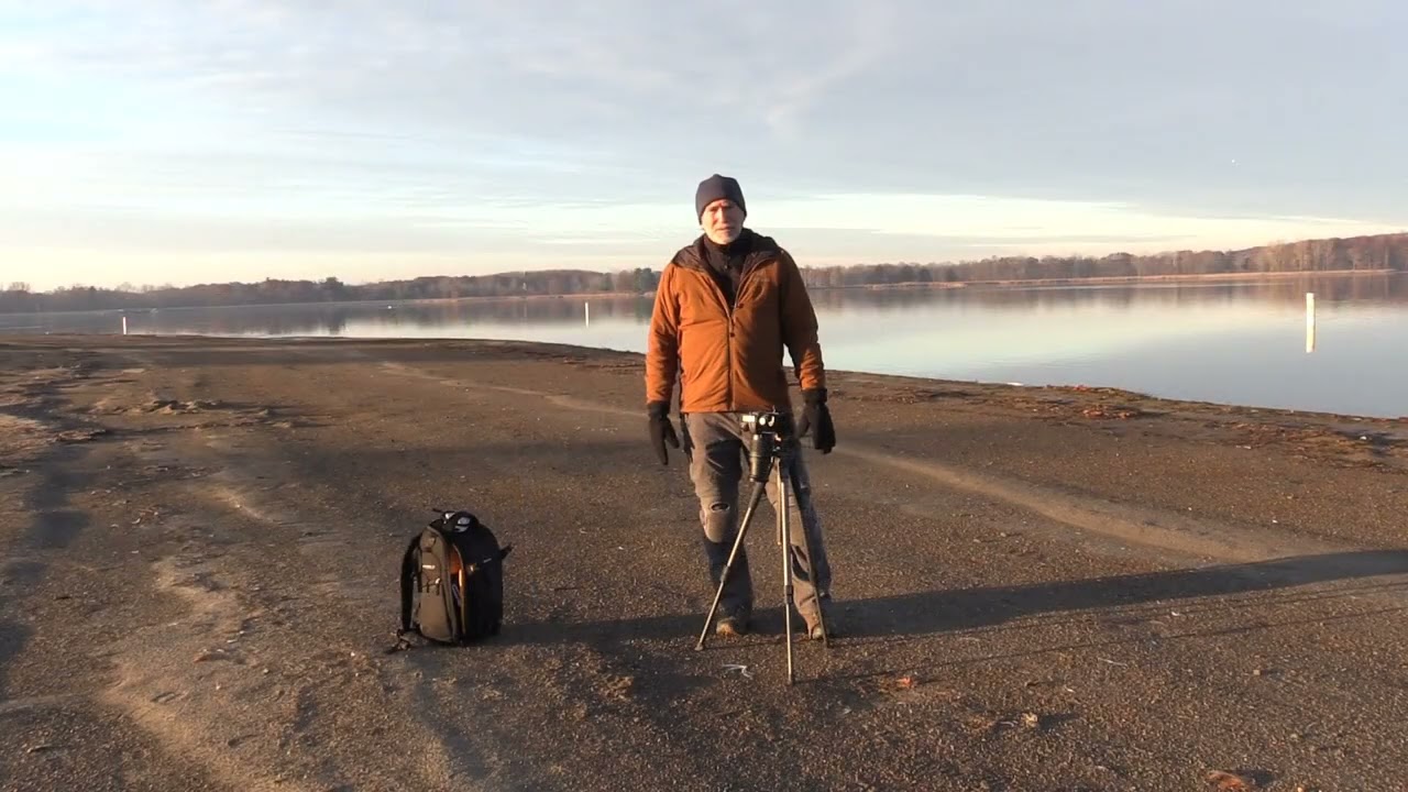 Фотографирование зимних перьев на пляже.