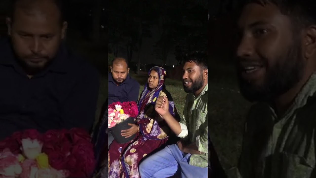 রাতের বেলায় ফুল নিয়ে ঘোরাঘুরি। সাংবাদিক ও সামাজিক ফাউন্ডেশনের পক্ষে সহায়তার আশ্বাস।
