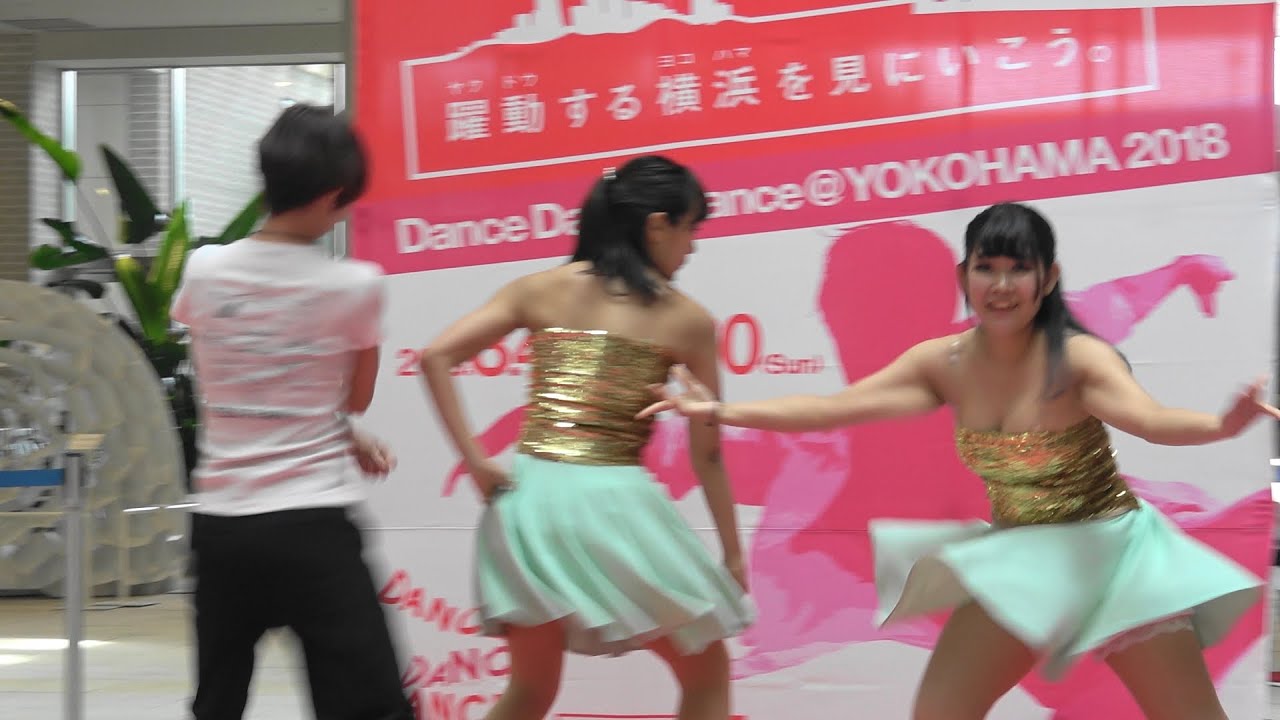 現役女子学生の健康的なダンスパフォーマンス