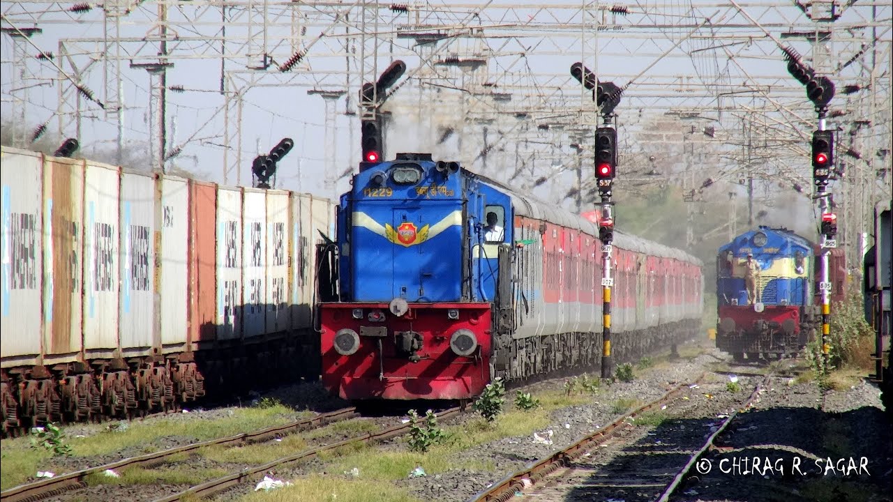 Amazing Continuous Honking Swarna Jayanti Rajdhani Express