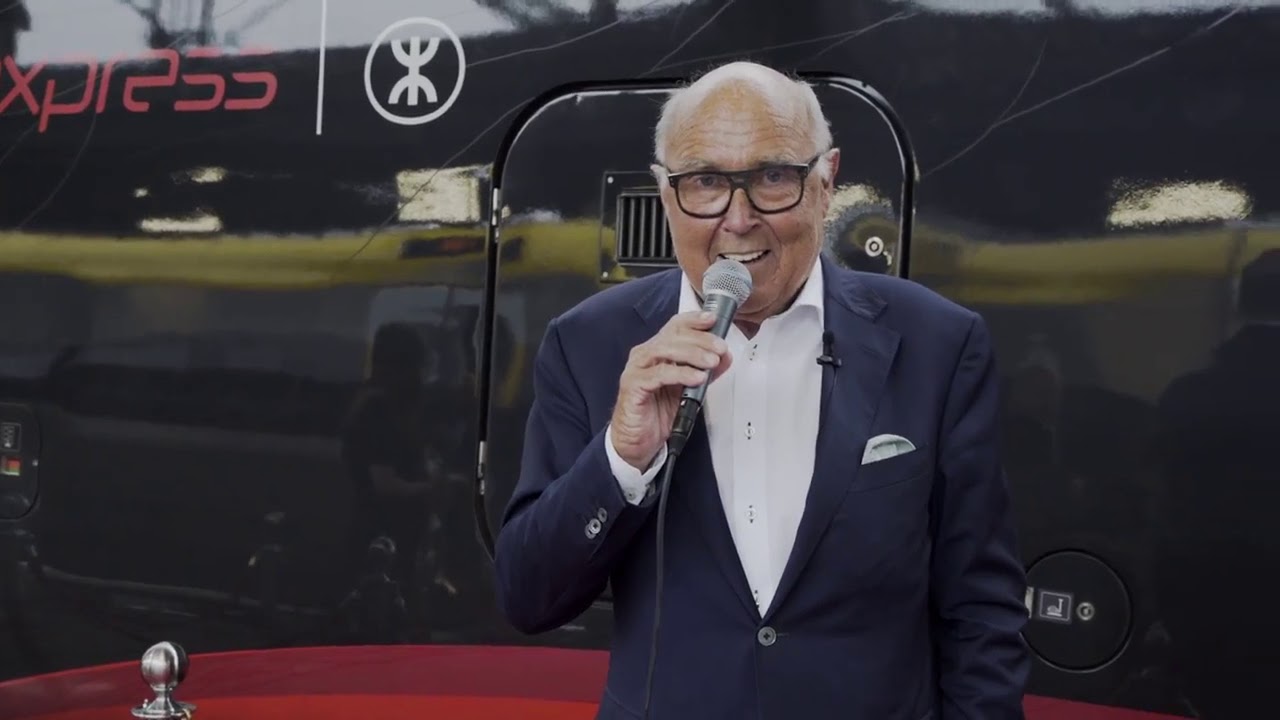Ingvar Oldsberg döper MTR Express-tåg