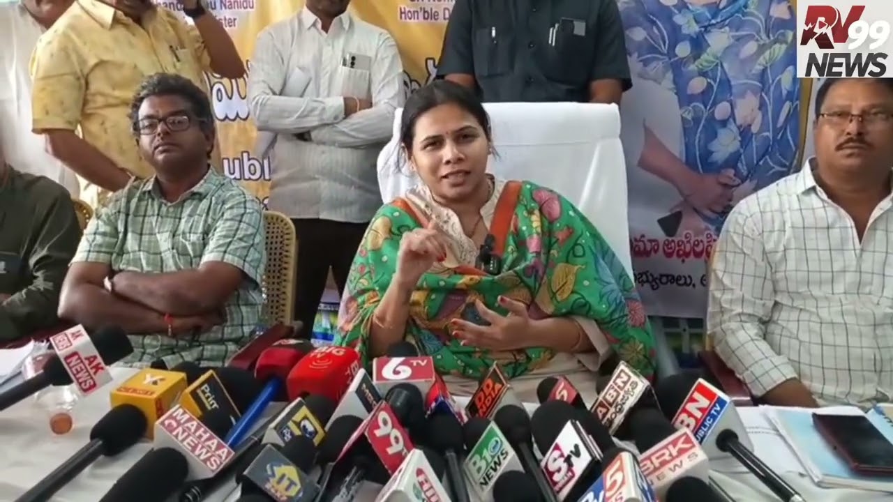 ప్రజా గ్రీవెన్స్ నిర్వహించిన- mla భూమా అఖిలప్రియ  ఆళ్లగడ్డ 