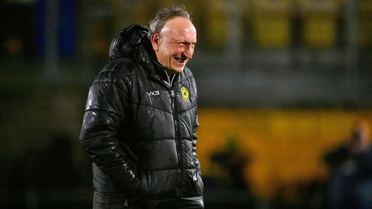 Нил Уорнок | Солсбери (дома) | Послематчевое освещение | Футбольный клуб Торки Юнайтед