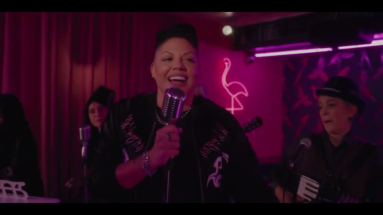 Cynthia Nixon, Sara Ramirez in And just like that - Miranda and Che - California song